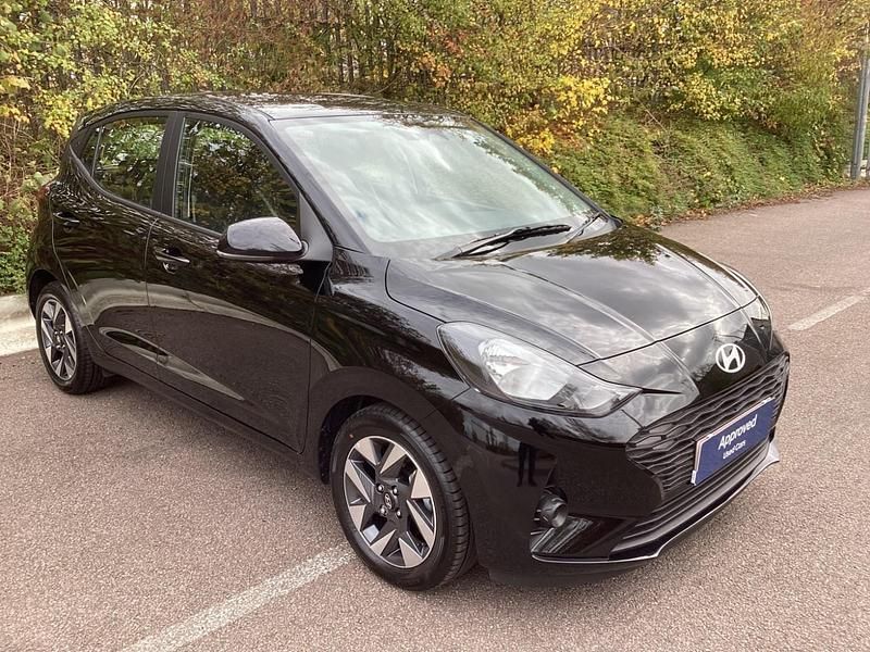 Black New 2025 Hyundai i10 Advanced Hatchback | £16,098 (Fair price) - Image 1/3