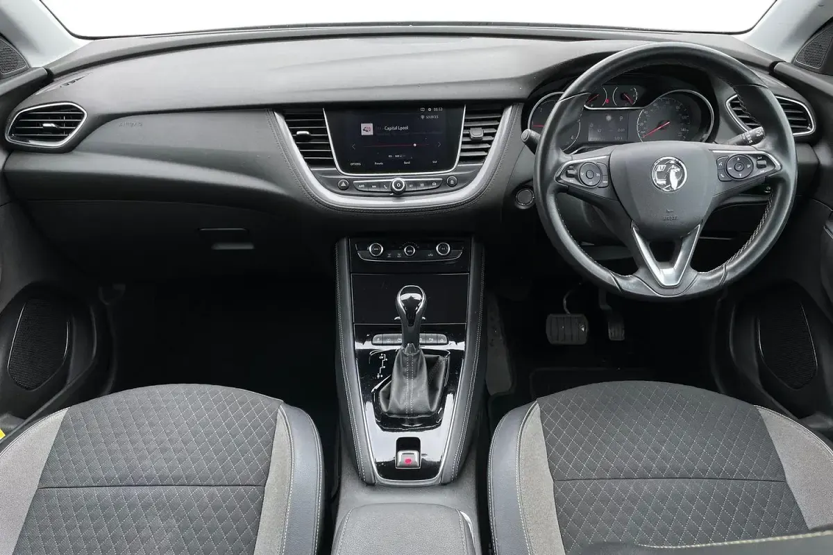 Used Vauxhall Grandland X Sport 120 HP (88 kW) 2018 Black SUV