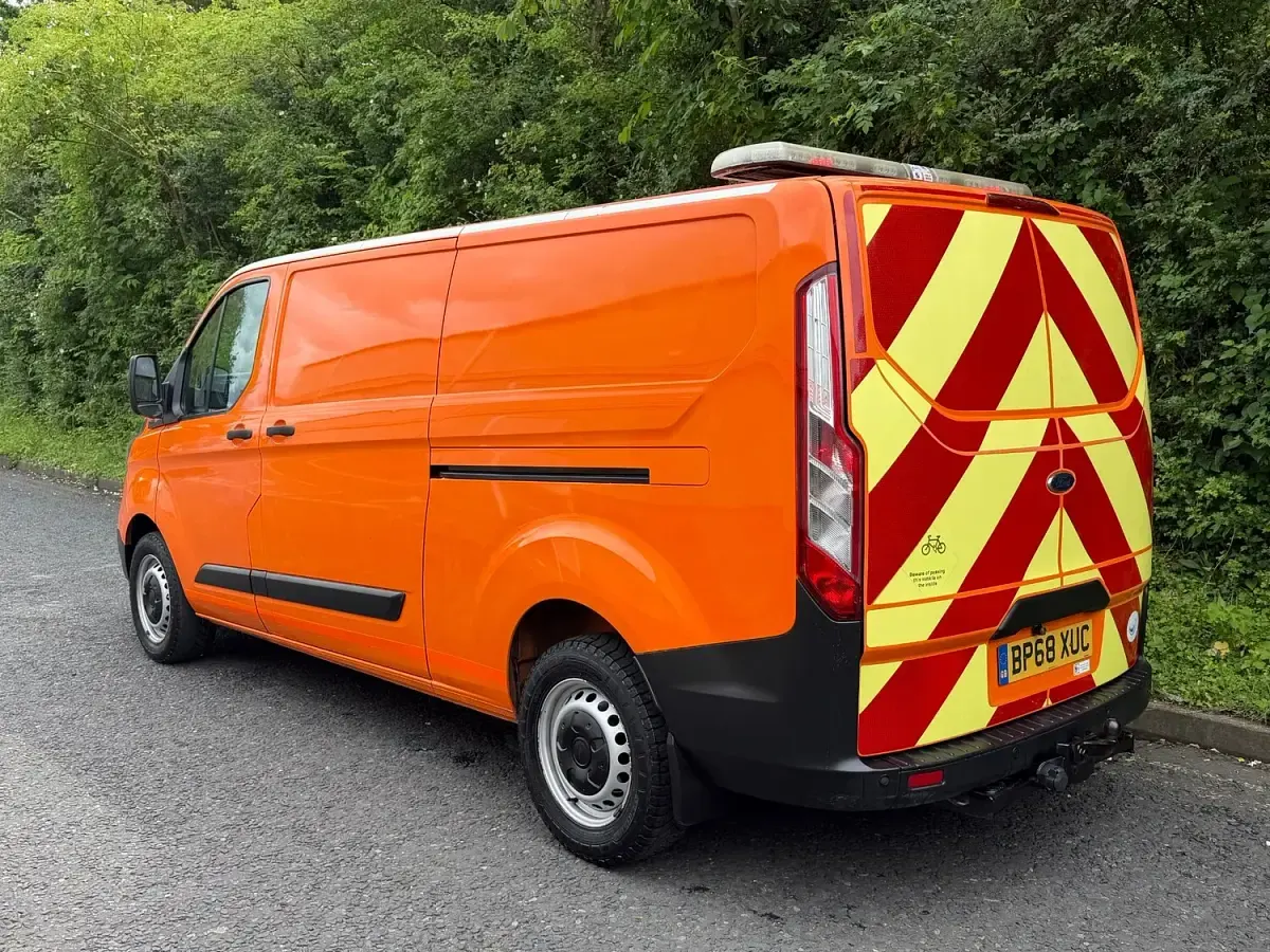 Used Ford Transit Custom 130 HP (95 kW) 2019 Orange Van