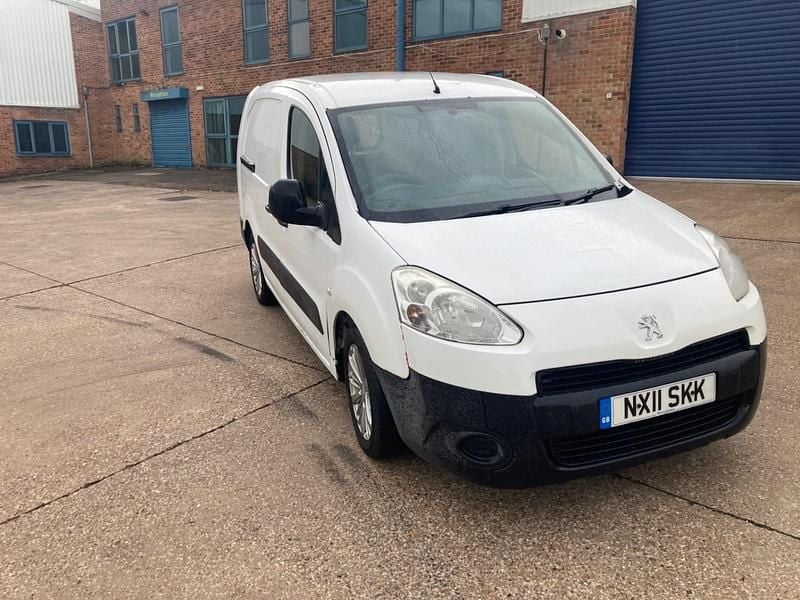 White Used 2011 Peugeot Partner S MPV | £1,390 (Fair price) - Image 1/4