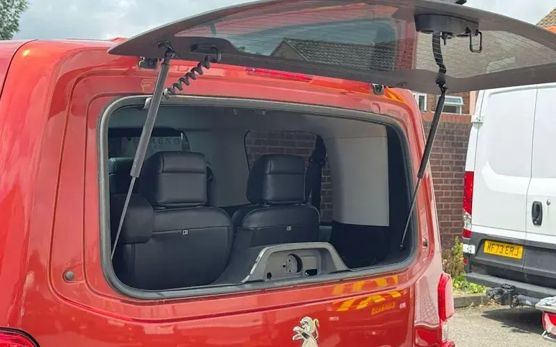 Used Peugeot Traveller Allure 180 HP (132 kW) 2019 Red MPV