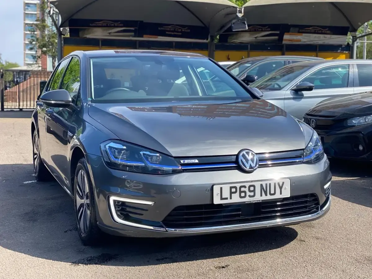Usado VW e-Golf 99 kW (135 HP) 2020 Cinzento Citadino