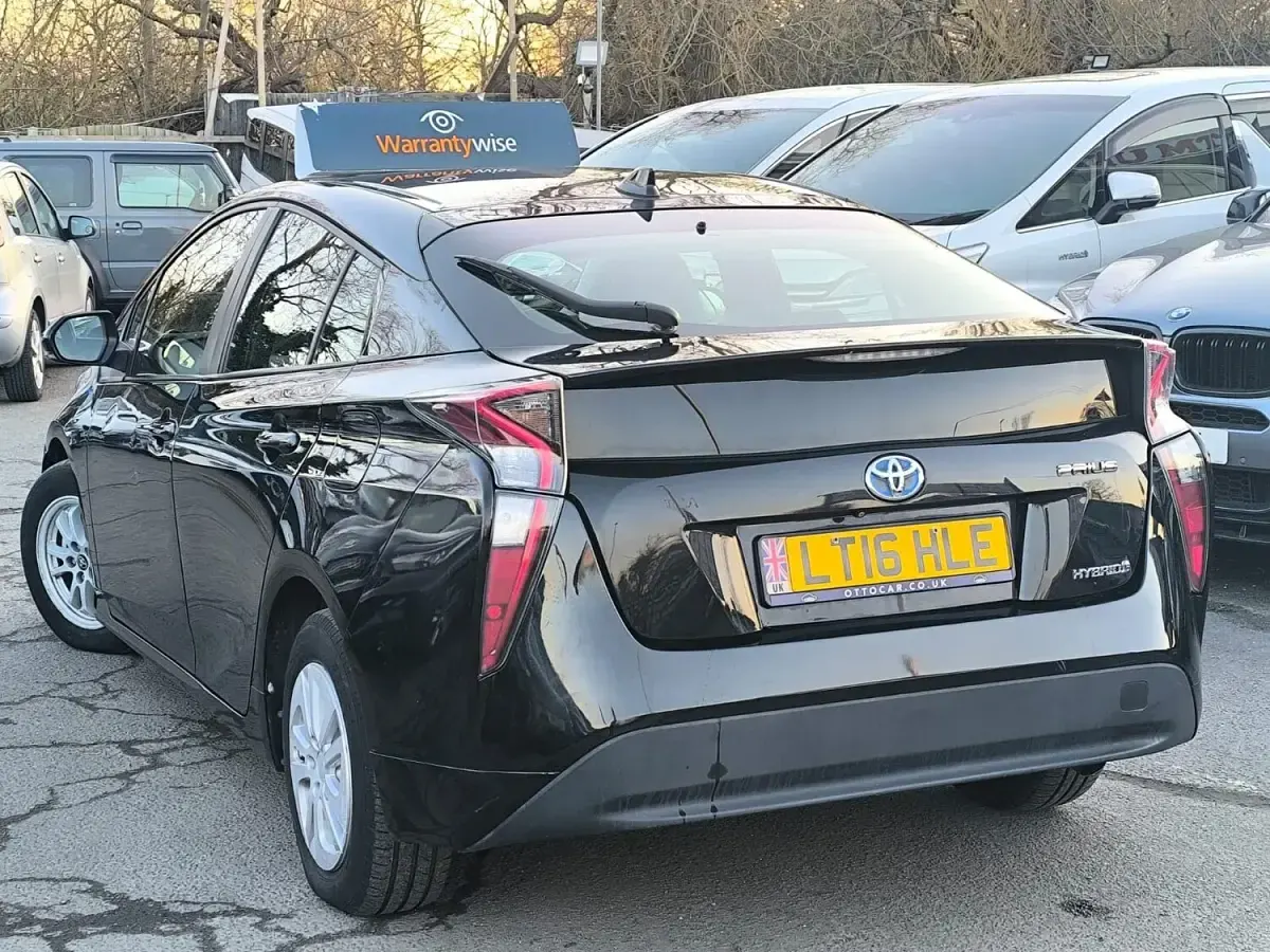 Used Toyota Prius Active 122 HP (89 kW) 2016 Black Hatchback