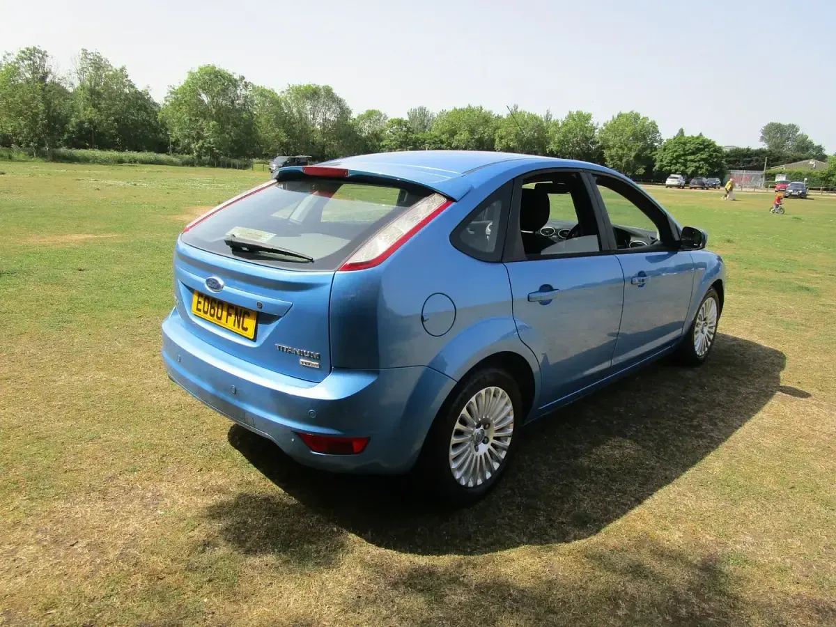 Used Ford Focus Titanium 110 HP (80 kW) 2010 Blue Hatchback