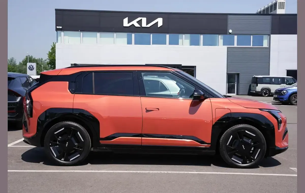 New Kia EV3 GT-Line 147 kW (201 HP) 2026 Orange SUV