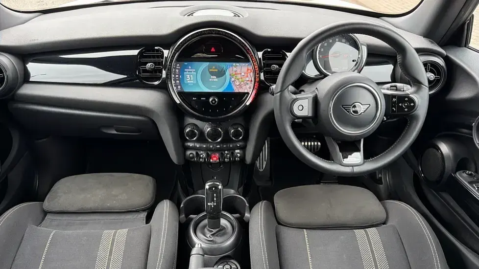 Begagnad Mini Cooper Hatch 134 HK (98 kW) 2021 Vit Halvkombi