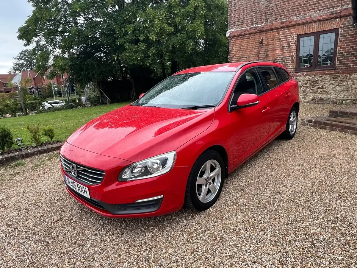 Used Volvo V60 Business Edition 181 HP (133 kW) 2015 Red Estate