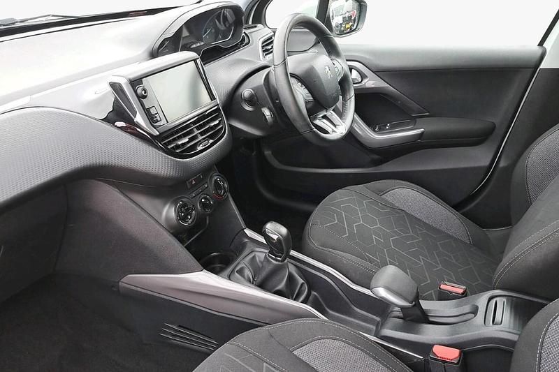 Used Peugeot 2008 Active 81 HP (59 kW) 2018 White SUV