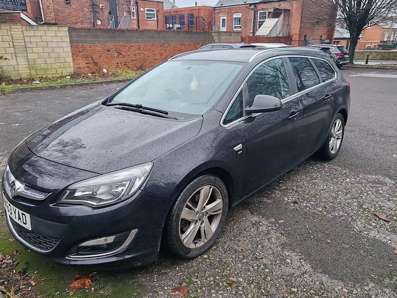 Used Vauxhall Astra SRi 165 HP (121 kW) 2013 Black Estate