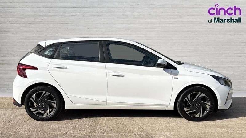 Used Hyundai i20 SE 100 HP (73 kW) 2021 White Hatchback