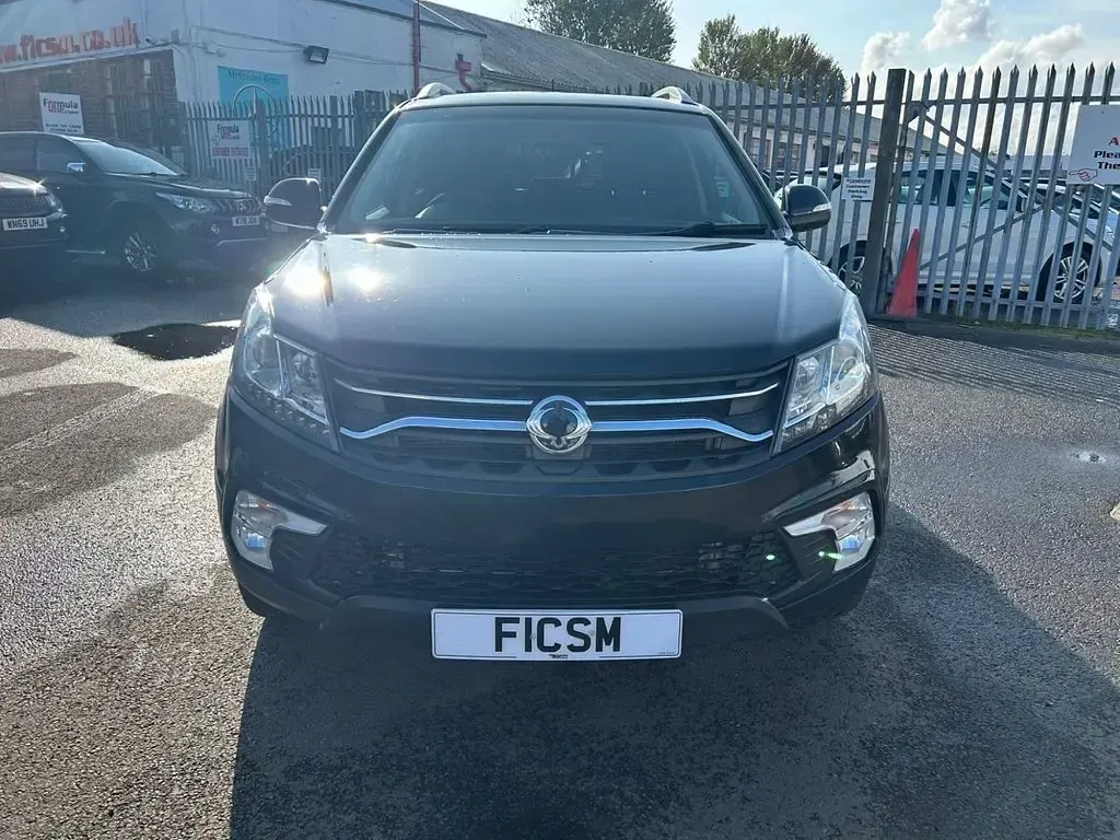Used SsangYong Korando 176 HP (129 kW) 2018 Black Estate
