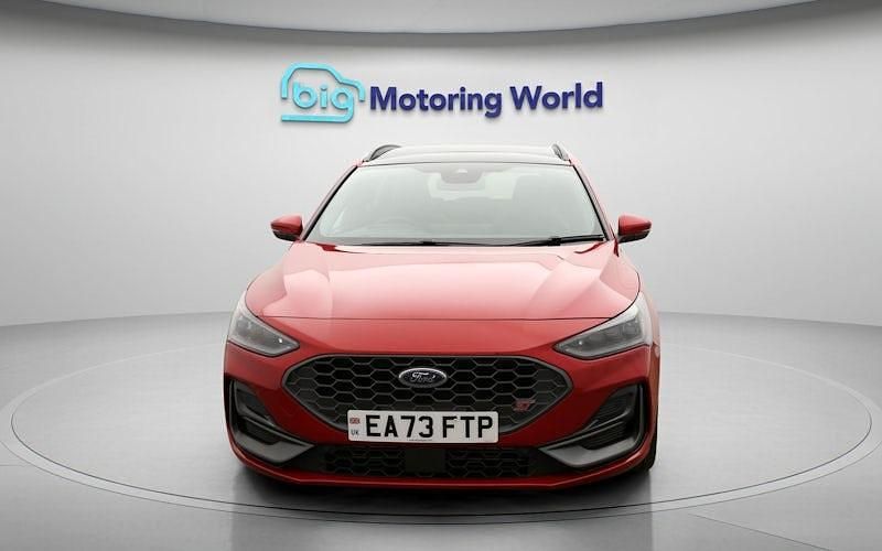 Usado Ford Focus ST 280 CV (205 kW) 2023 Rojo Familiar