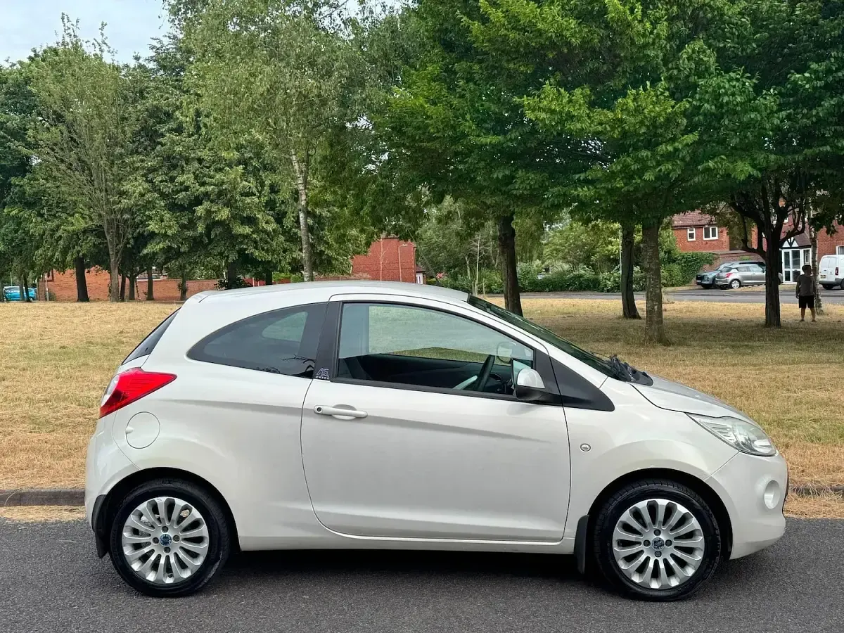 Used Ford Ka Zetec 2009 White Hatchback