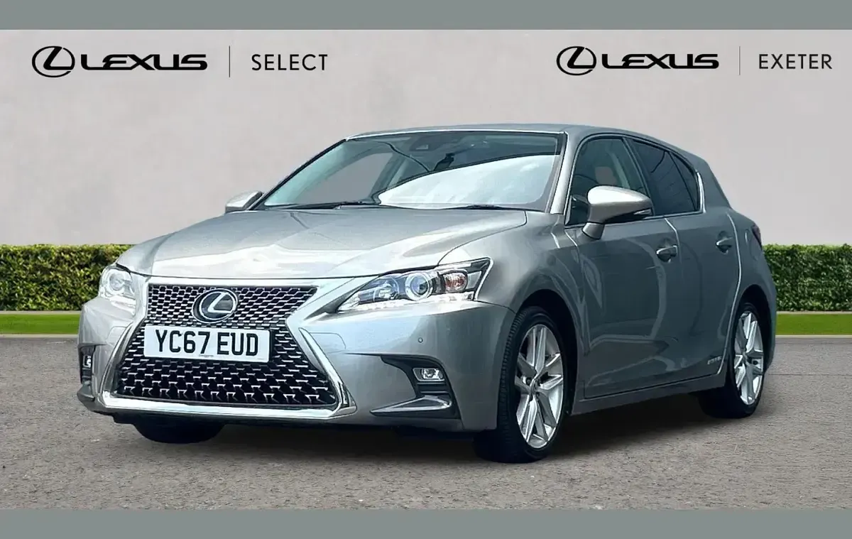 Used Lexus CT200h Luxury Line 134 HP (98 kW) 2017 Silver Hatchback