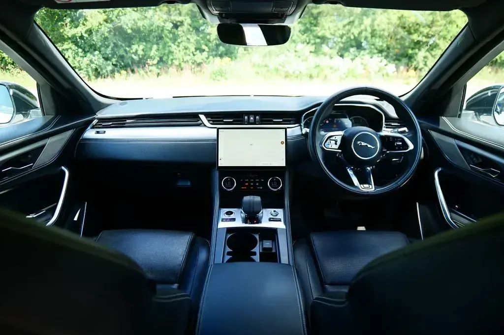 Used Jaguar F-Pace R-Dynamic 204 HP (150 kW) 2022 White SUV