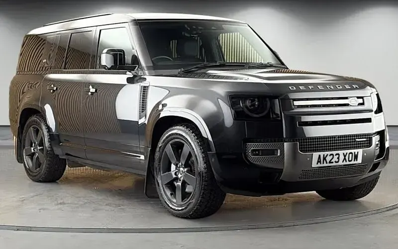 Used Land Rover Defender HSE Dynamic 300 HP (220 kW) 2023 SUV