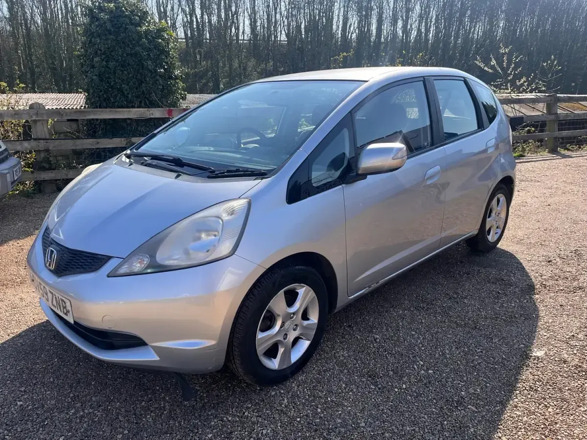 Second-hand Honda Jazz ES 100 CP (73 kW) 2010 Argintiu Hatchback