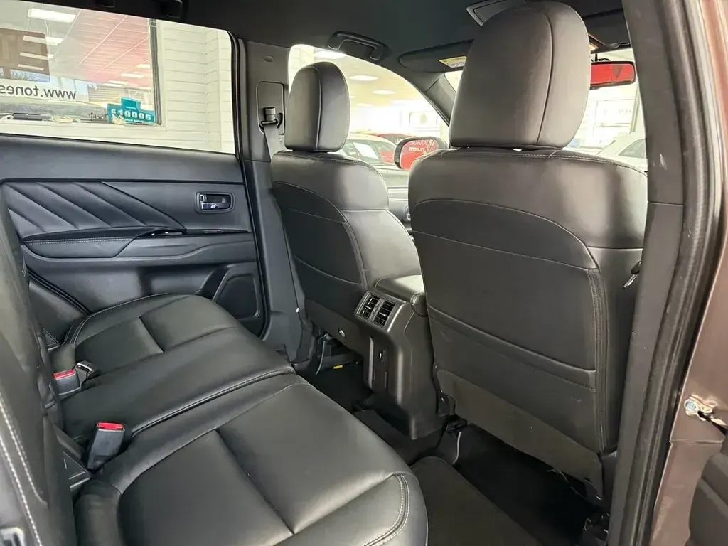Used Mitsubishi Outlander P-HEV 2019 Brown Estate