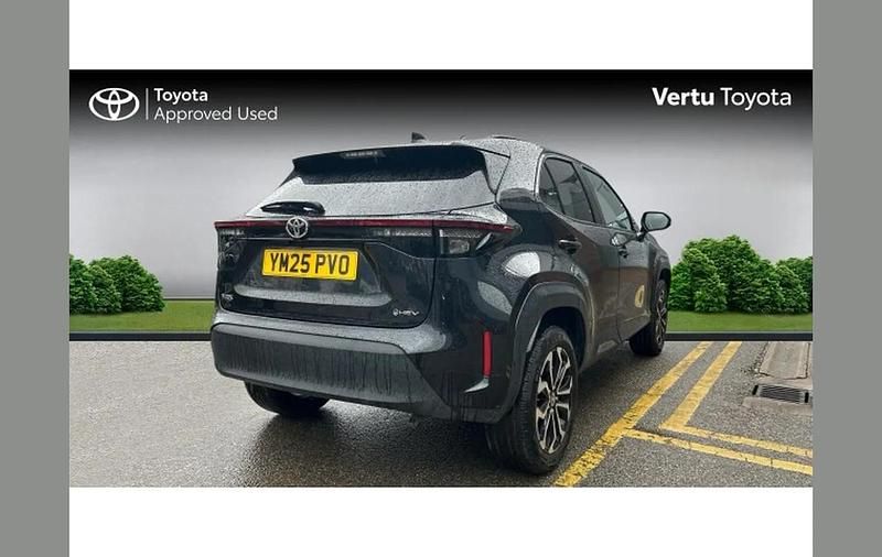 Used Toyota Yaris Cross Design 113 HP (83 kW) 2025 Black SUV