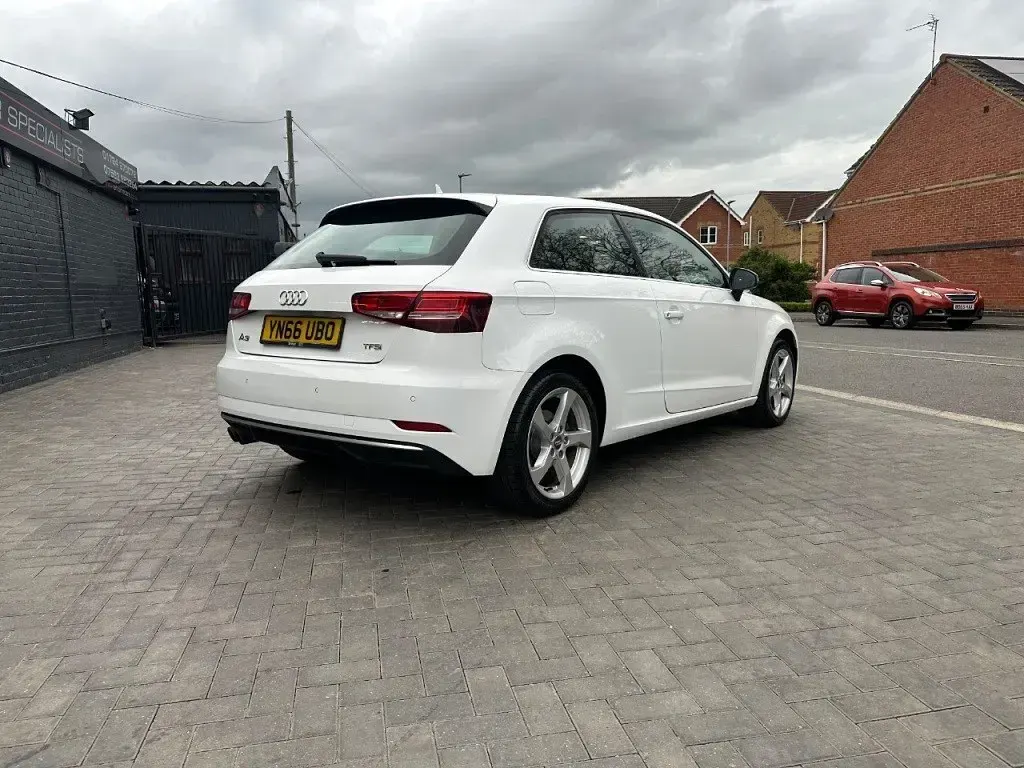 Begagnad Audi A3 Sport 150 HK (110 kW) 2016 Vit Halvkombi