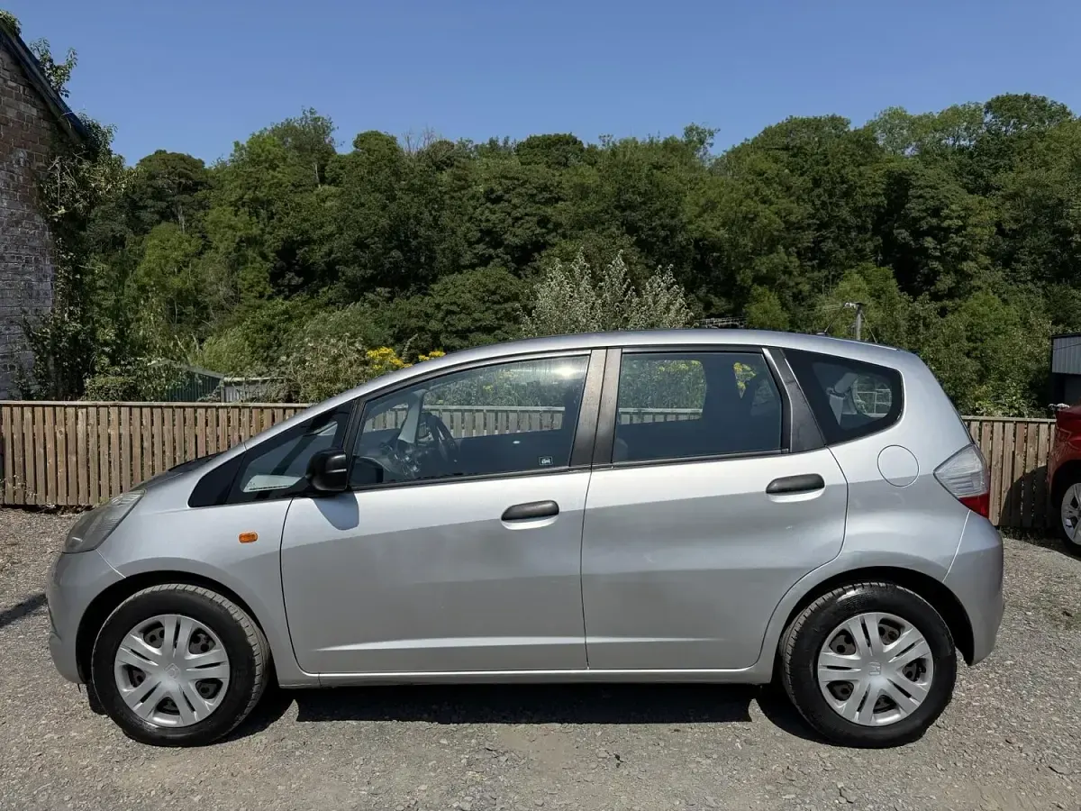 Used Honda Jazz S 90 HP (66 kW) 2010 Silver Hatchback