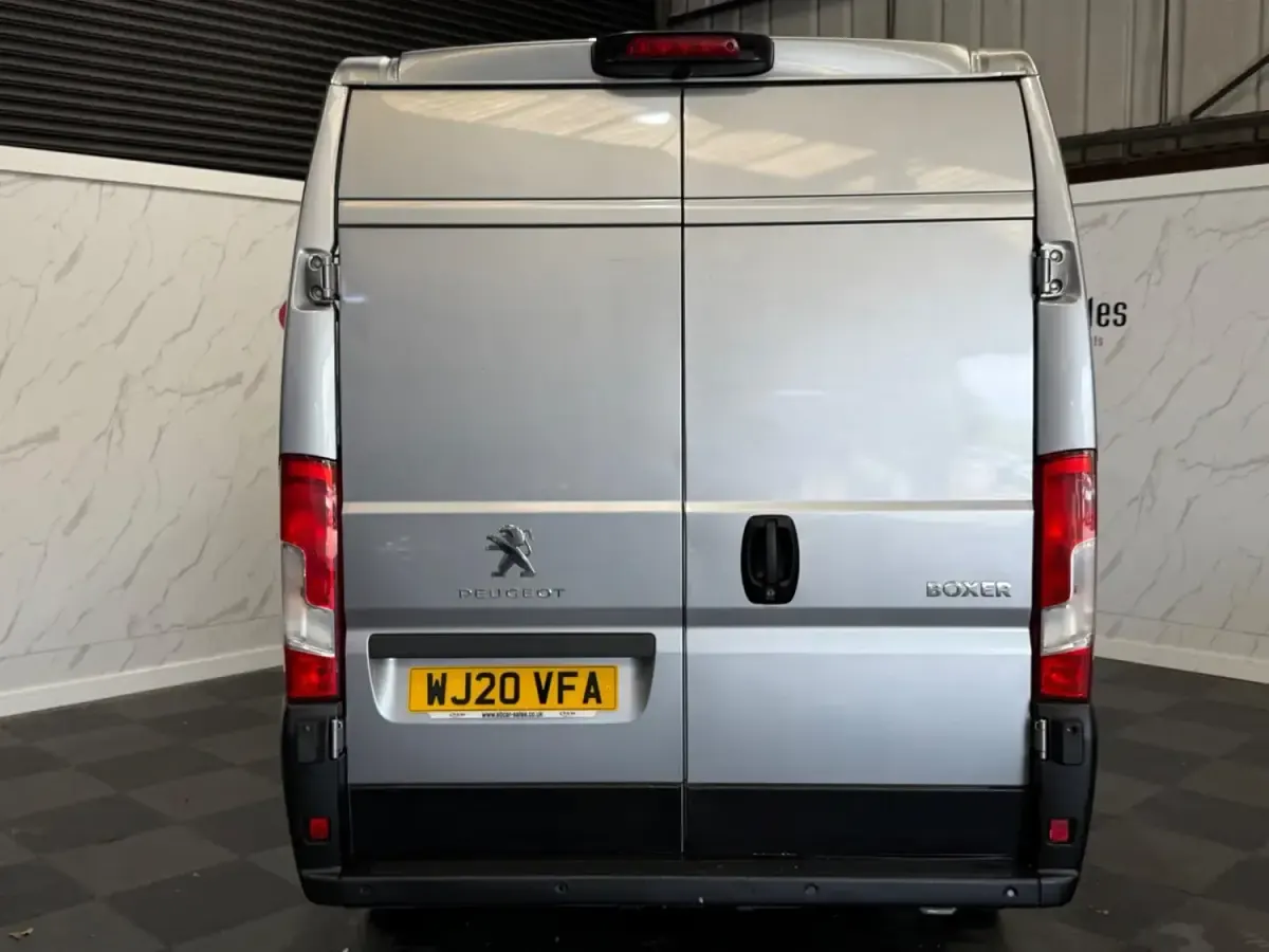 Second-hand Peugeot Boxer S 140 CP (102 kW) 2020 Gri Van