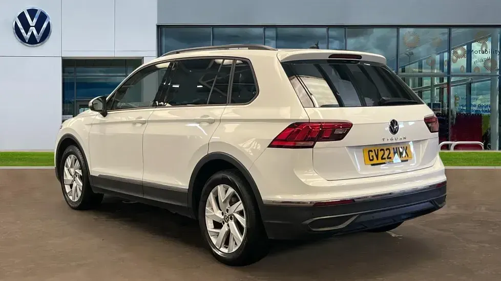 Used VW Tiguan Life 150 HP (110 kW) 2022 Pure white SUV