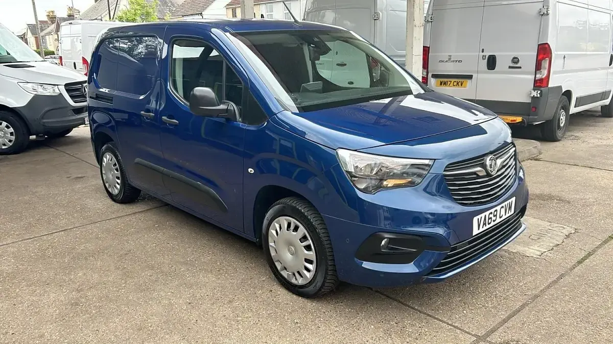 Used Vauxhall Combo Sportive 100 HP (73 kW) 2020 Blue MPV