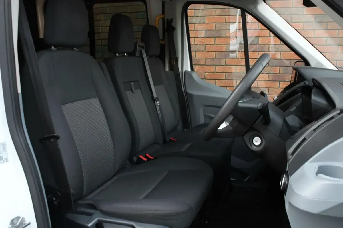Usado Ford Transit 130 HP (95 kW) 2018 Branco Van