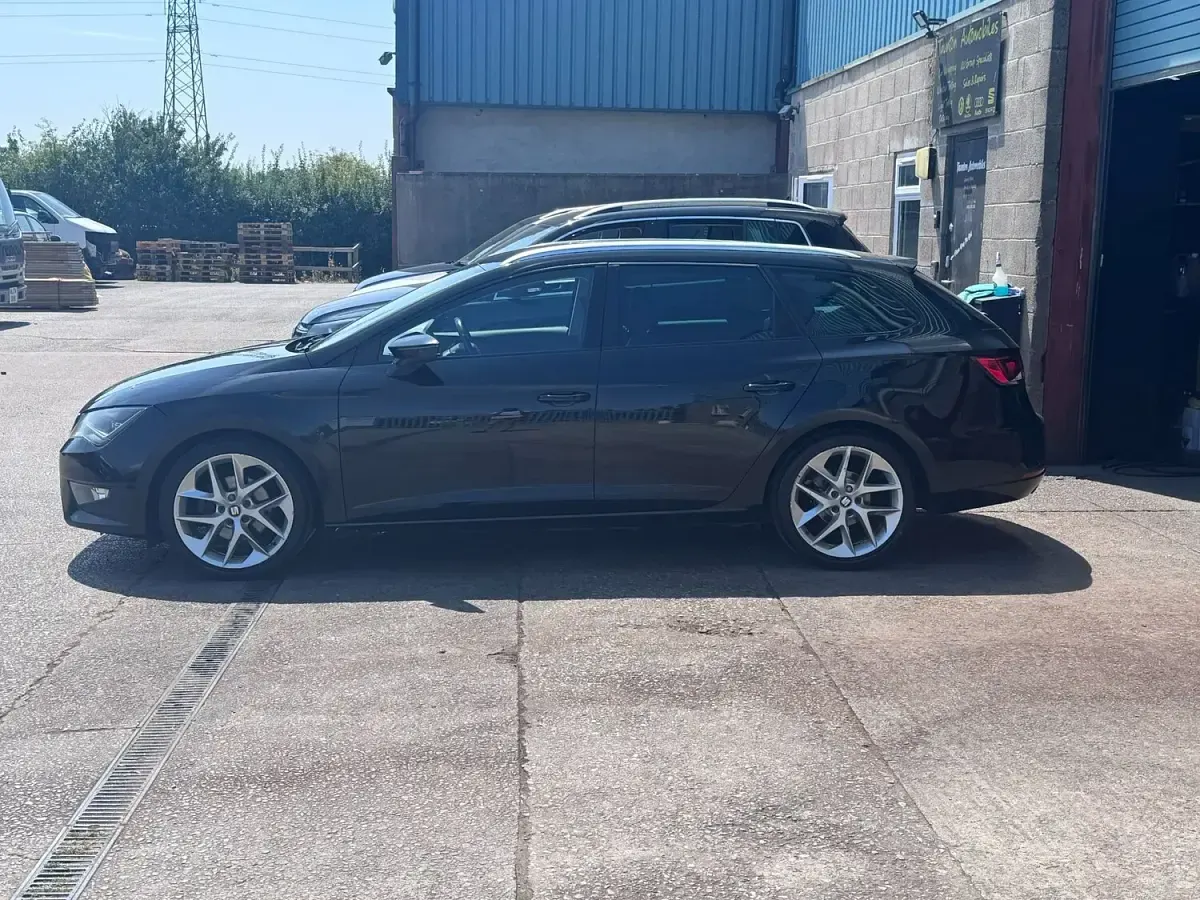 Used Seat Leon FR 150 HP (110 kW) 2015 Black Estate