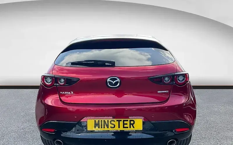 Używany Mazda 3 Inclusive 186 KM (136 kW) 2022 Czerwony Hatchback