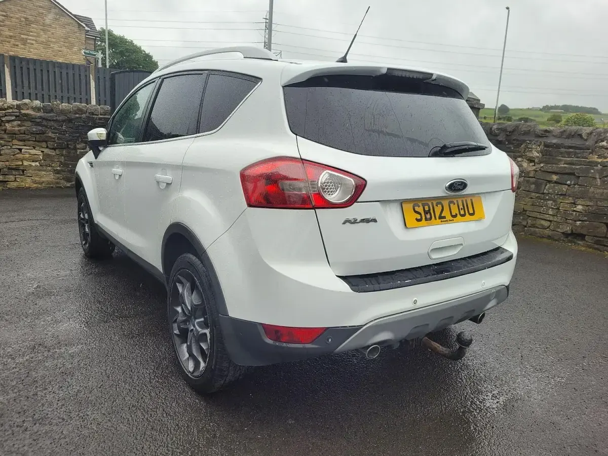 Used Ford Kuga Zetec 140 HP (102 kW) 2012 White SUV