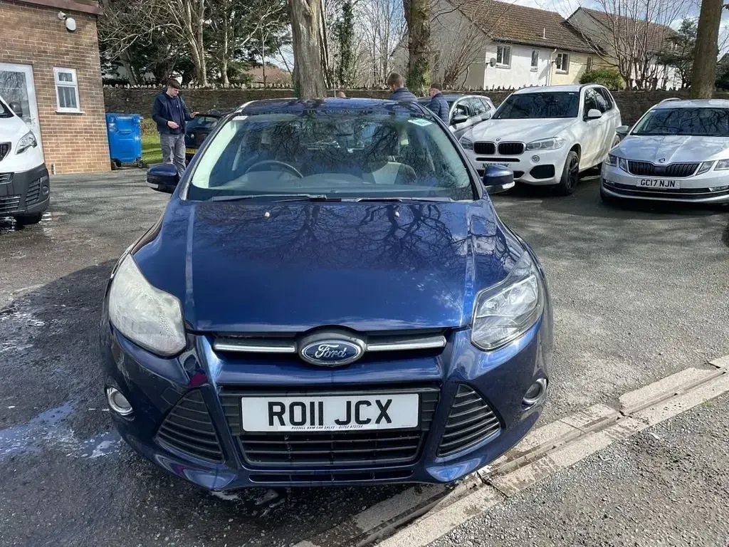 Begagnad Ford Focus Zetec 125 HK (91 kW) 2011 Blå Halvkombi