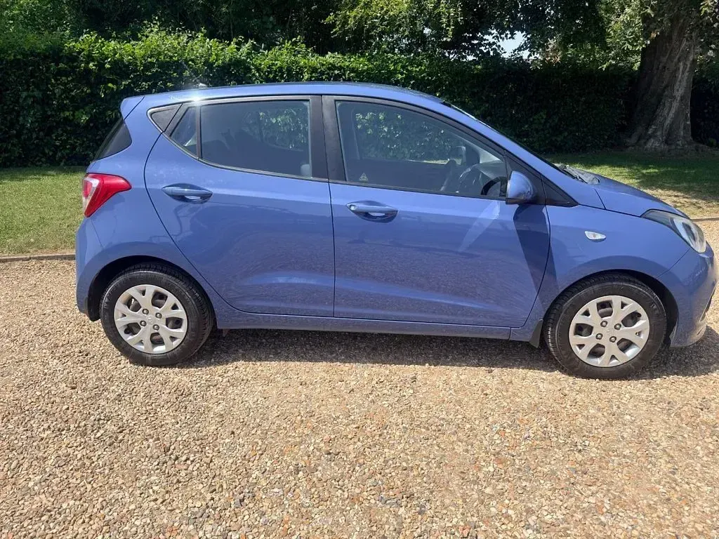 Used Hyundai i10 SE 67 HP (49 kW) 2016 Blue Hatchback