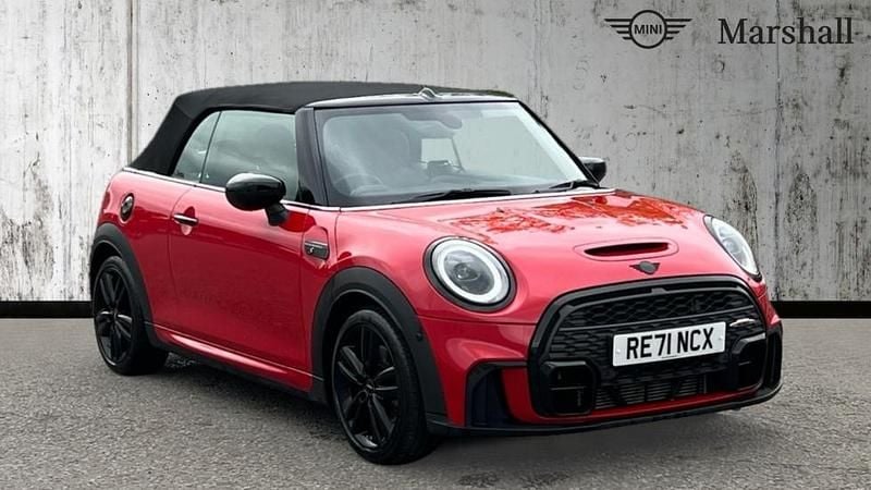 Chili red Used 2021 Mini Cooper S Sport Hatchback | £20,503 (Fair price) - Image 1/4
