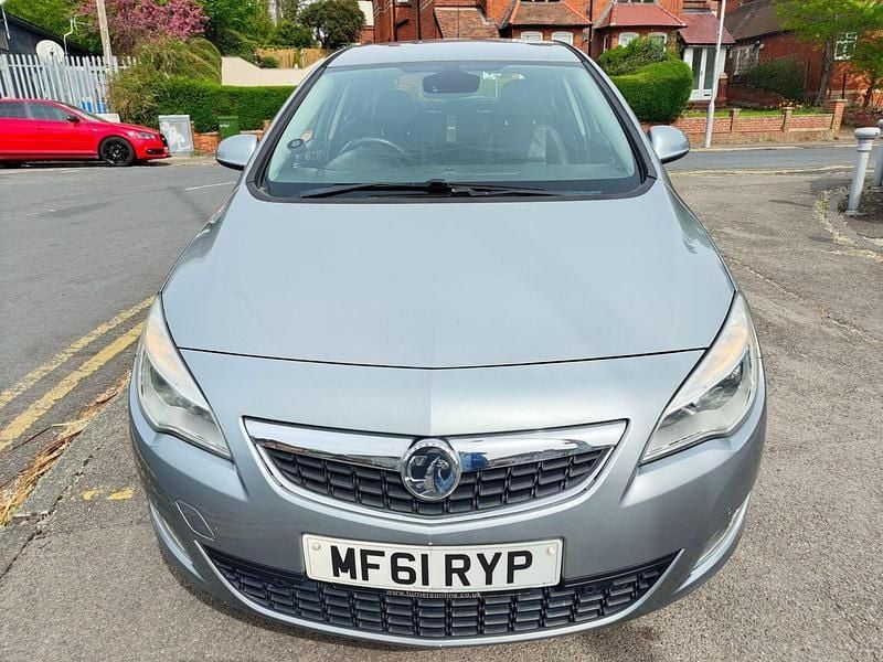 Used Vauxhall Astra Elite 115 HP (84 kW) 2011 Silver Hatchback