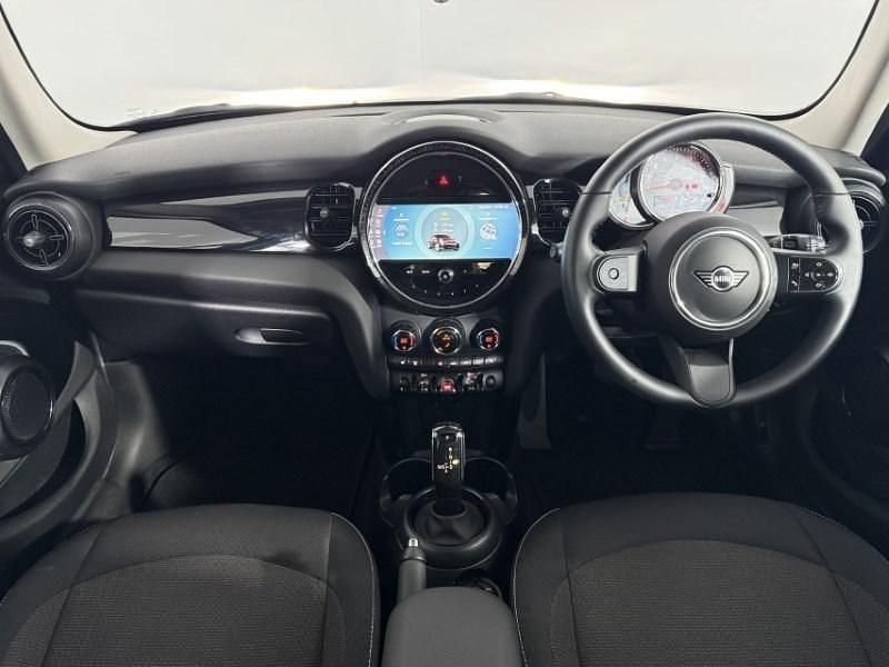 Begagnad Mini Cooper Classic 134 HK (98 kW) 2022 Blå Halvkombi