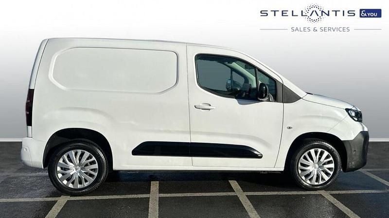 Used Peugeot Partner S 129 HP (94 kW) 2024 White MPV