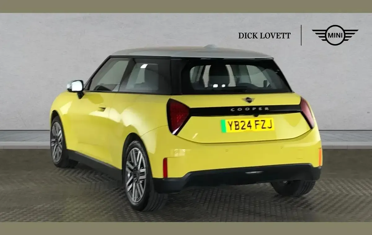 Used Mini Cooper Hatch 135 kW (184 HP) 2024 Yellow Hatchback