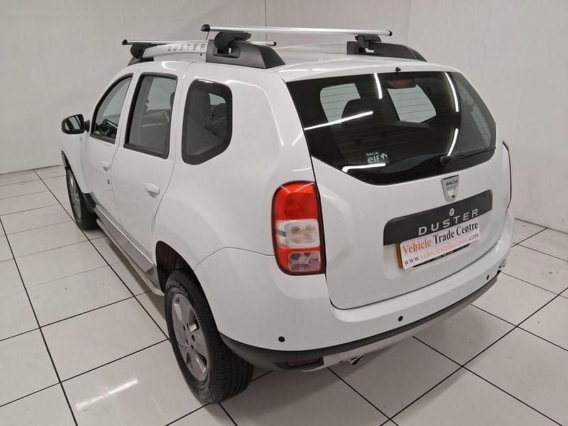 Used Dacia Duster Lauréate 110 HP (80 kW) 2016 White Hatchback
