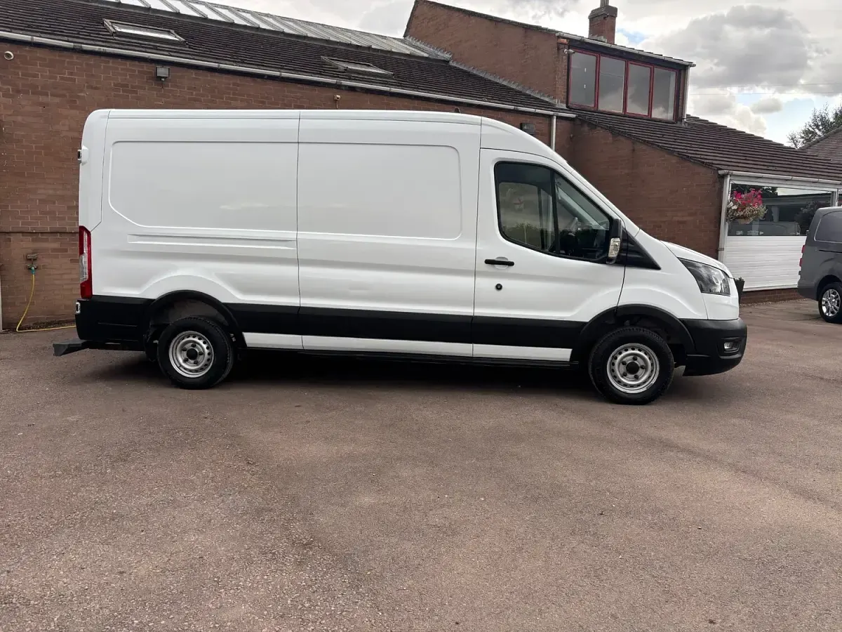 Used Ford Transit 105 HP (77 kW) 2021 White Van