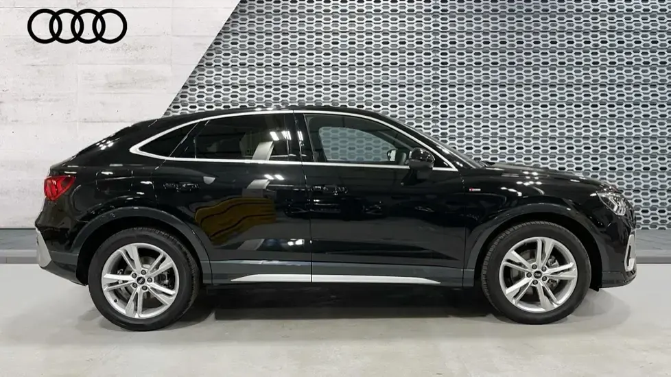 Używany Audi Q3 S-Line 150 KM (110 kW) 2025 Czarny SUV