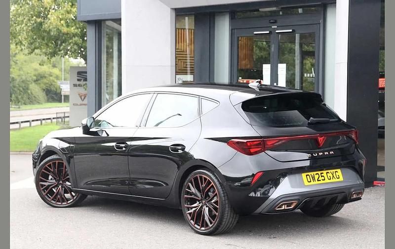 Used Cupra Leon 200 HP (147 kW) 2025 Black Hatchback