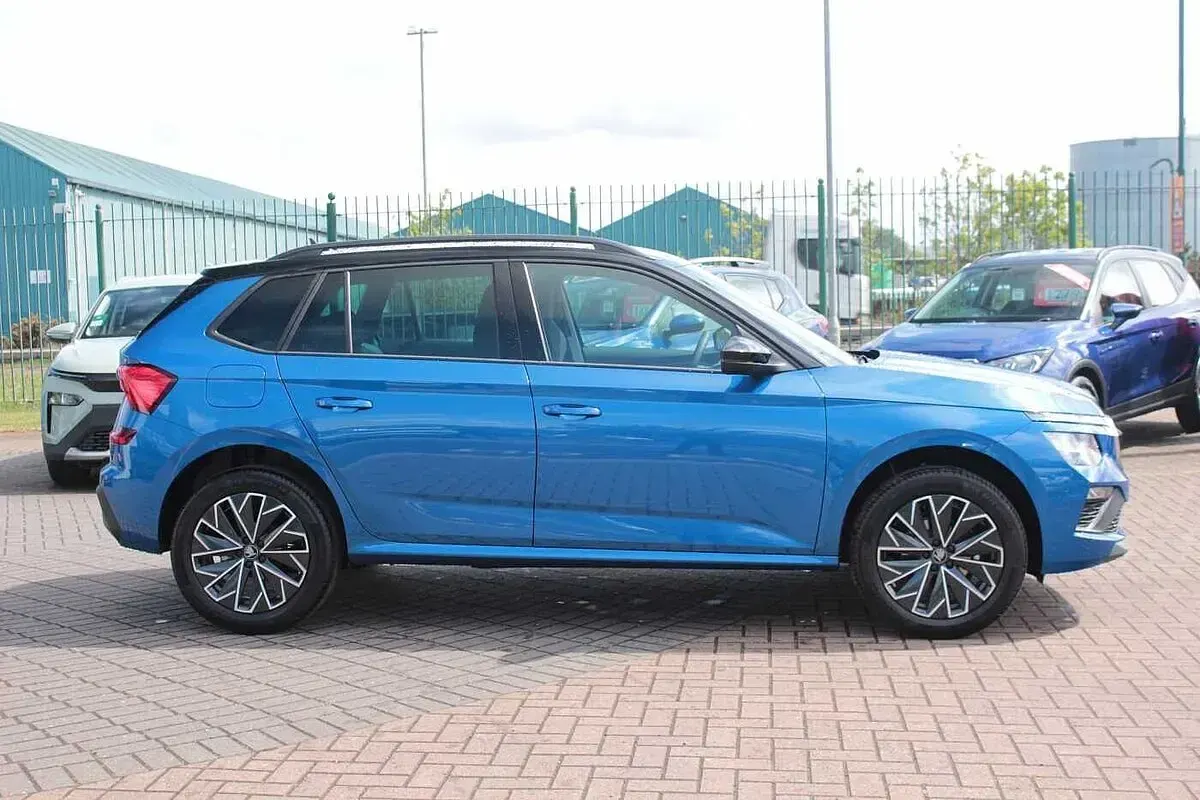 Neu Skoda Kamiq Design Edition 94 PS (69 kW) 2026 Blau SUV