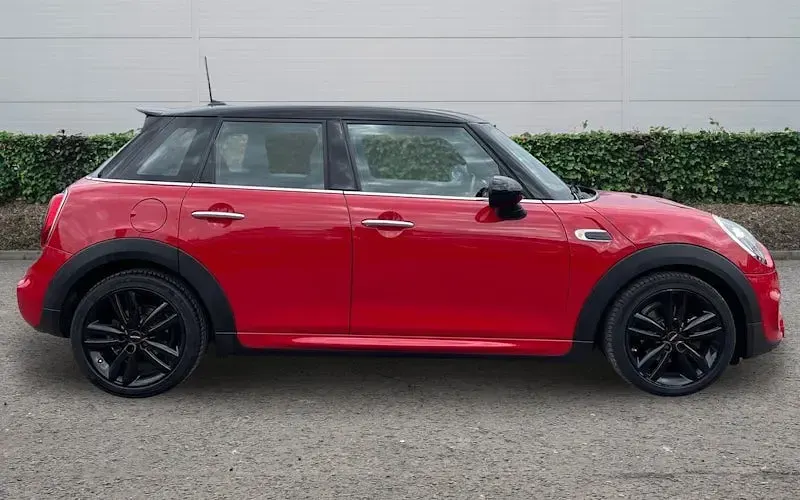 Used Mini Cooper Hatch 136 HP (100 kW) 2018 Red Hatchback