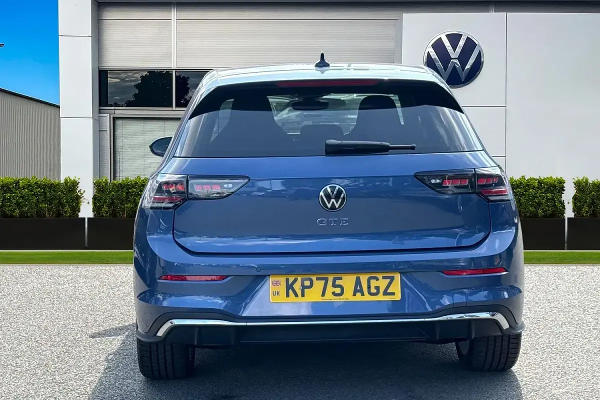 Used VW Golf VIII GTE 272 HP (200 kW) 2025 Blue Hatchback