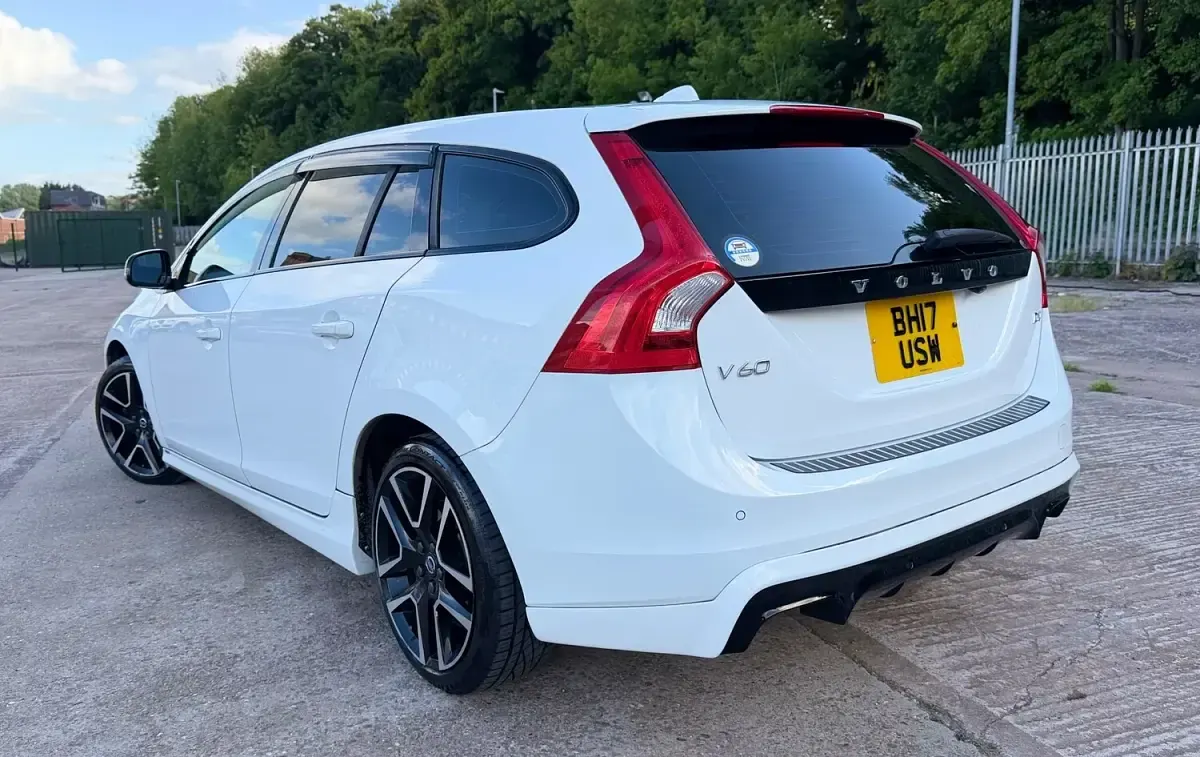 Used Volvo V60 SE 2017 White Estate
