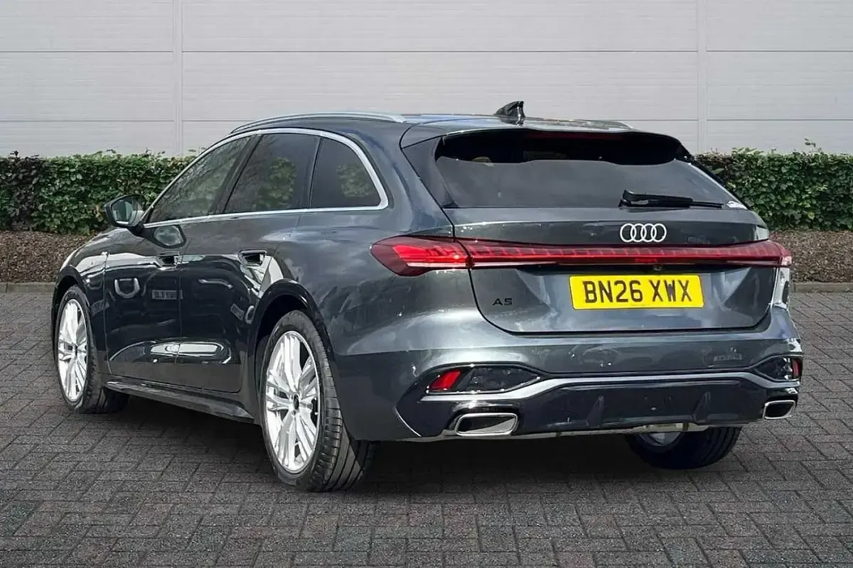 Używany Audi A5 S-Line 2026 Szary Kombi