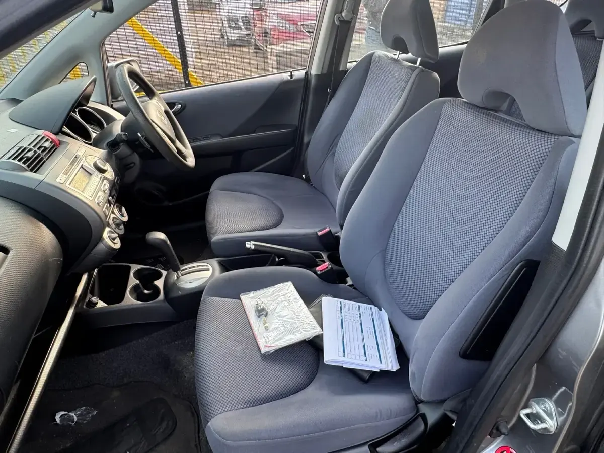 Used Honda Jazz SE 83 HP (61 kW) 2005 Silver Hatchback