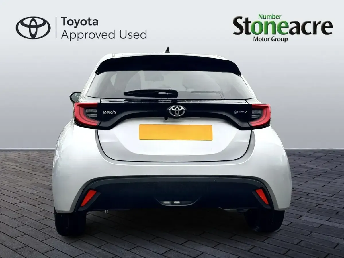 Used Toyota Yaris Design 114 HP (83 kW) 2025 Silver Hatchback